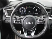 Kia ProCeed 1.5 T-GDi DCT7 GT-Line | BTW Auto | Automaat | Trekhaak | Verwarmde sportstoelen | Camera | Dodehoek detectie | Telefoonlader | LED |
