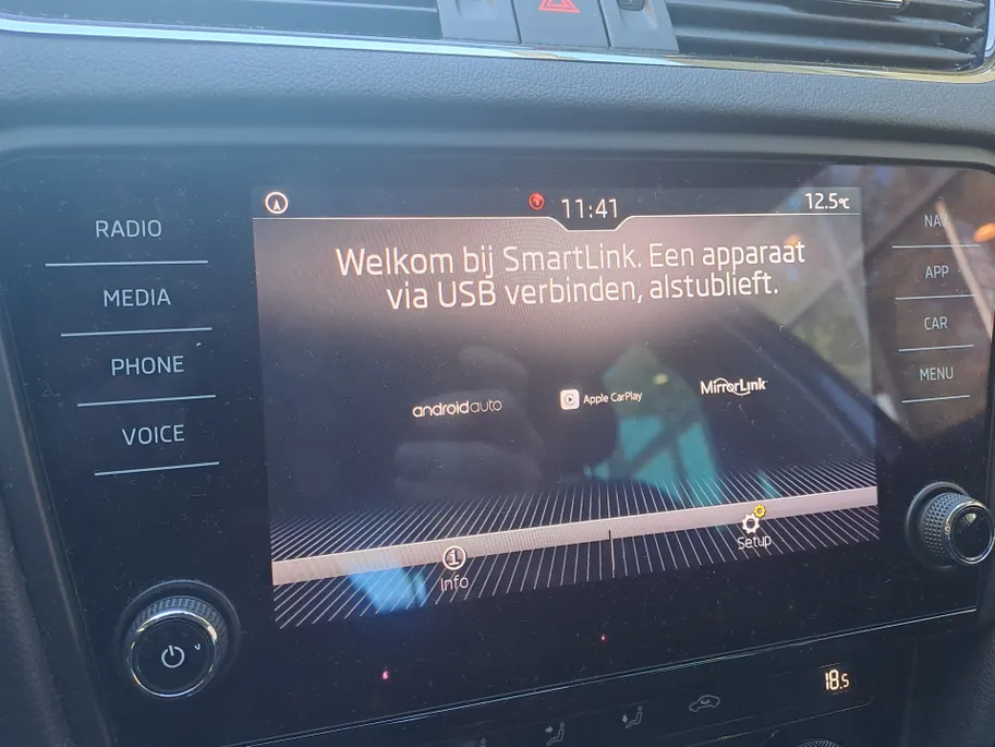 Škoda Octavia Combi 1.0 TSI Greentech Business Edition | Navigatie | Cruise Control | LM Velgen  | Apple Carplay/Android Auto | Parkeersensor achter | DAB