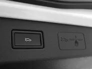 Volkswagen T-Roc R-Line First Edition 1.5 eTSI 150 PK 7 versn. DSG · Electrische achterklep · Achteruitrijcamera · Draadloze telefoonlader · Voorraad OUTLET · Prijs is inclusief inruilpremie ·