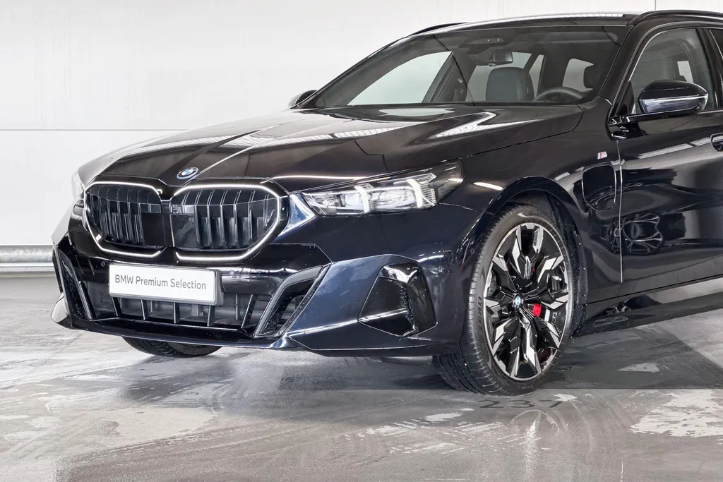 BMW 5 Serie Touring 550e xDrive