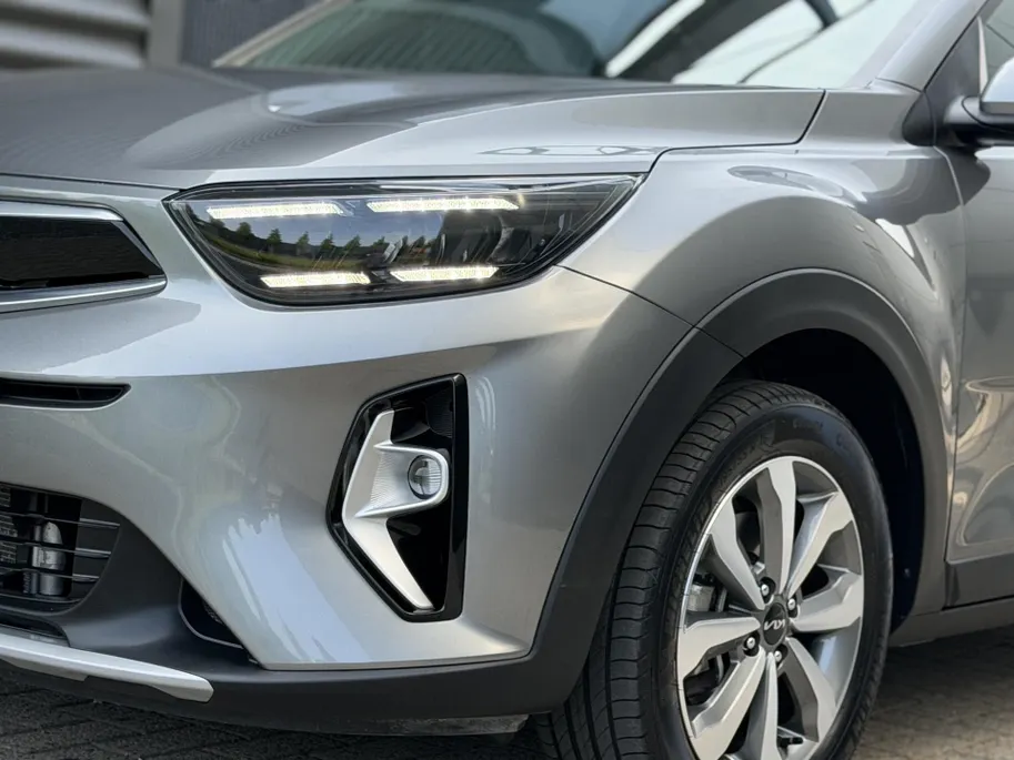 Kia Stonic 1.0 T-GDi MHEV DynamicPlusLine | Apple Carplay / Android Auto | Navigatiesysteem | Stoel + Stuurverwarming | Licht + Regensensor | Parkeersensoren + Camera Achter | Cruise Control | 16' Lichtmetalen Velgen