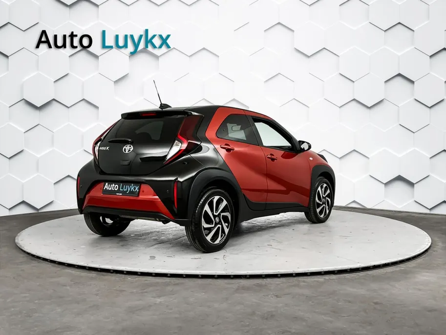 Toyota Aygo X 1.0 VVT-i S-CVT Pulse Plus Automaat | Keyless Entry | Parkeersensoren voor + achter | 17'' L.M. Velgen