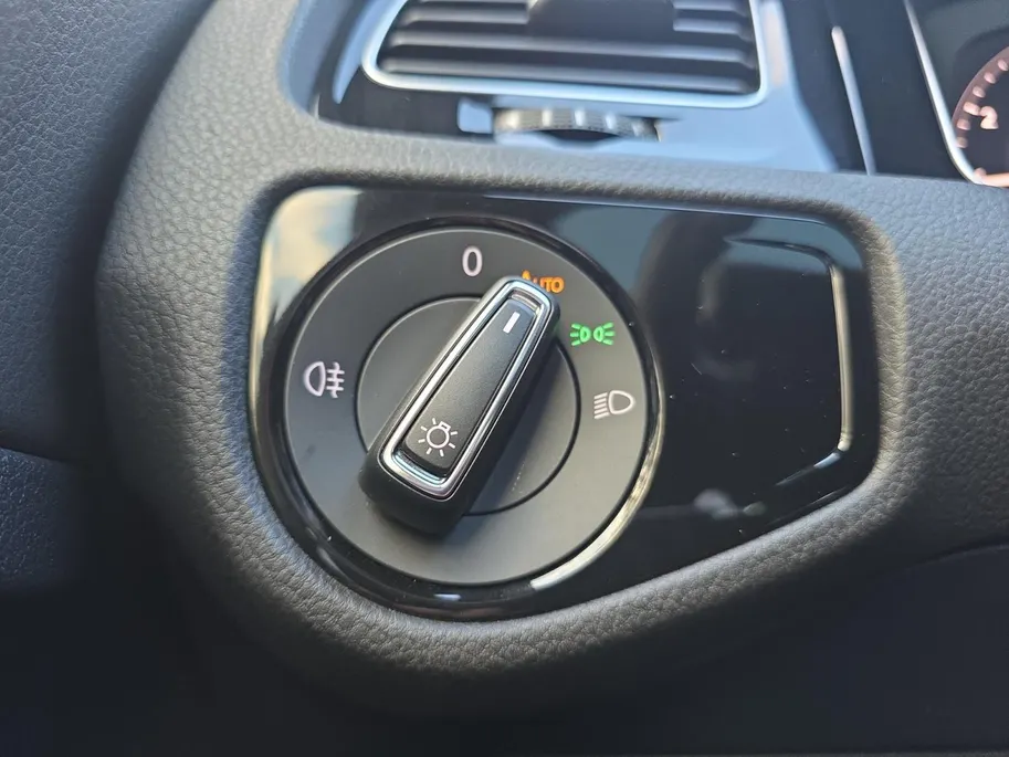 Volkswagen Golf 1.0 TSI Highline Business R | Panoramadak | Virtual Cockpit | Achteruitrijcamera | Apple/Android Auto | Dynaudio | 12 maanden garantie |