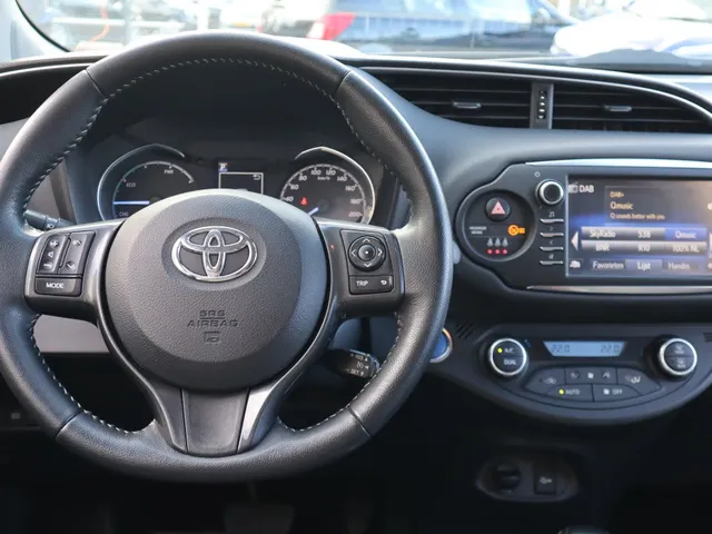 Toyota Yaris 1.5 Hybrid Y20 Exclusive Bi-tone Cruise | Camera |Navi