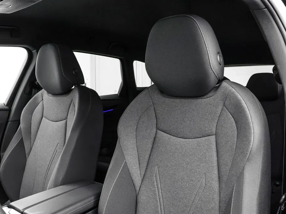Volkswagen ID.7 Limited Edition 59 kWh accu, 204 PK · Achteruitrijcamera · Draadloze telefoonlader · Sfeerverlichting · Rondomzichtcamera · Voorraad OUTLET · Prijs is inclusief inruilpremie ·