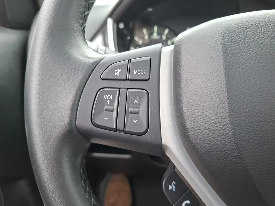 Suzuki Vitara 1.5 Hybrid Style automaat | Kantel / schuifdak | 17' lichtmetalen velgen | Navigatie | Achteruit rij camera