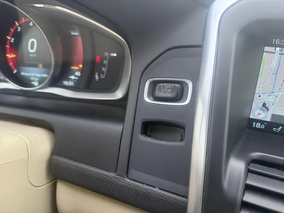 Volvo XC60 2.0 T5 Automaat Summum Panorama Dak | NL-Auto | NAP | Memory Seats | Camera | Climate Control | Stoelverwarming | Cruise Control | Navigatie | Keyless