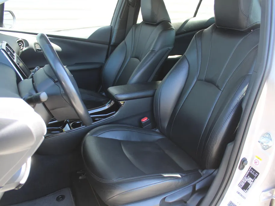 Toyota Prius 1.8 Executive | Trekhaak | Stoelverwarming | Camera | Leer | Dodehoek detectie | JBL audio | HUD | 17” LM | Navi | LED | Cruise adapt. | Incl. winterset |