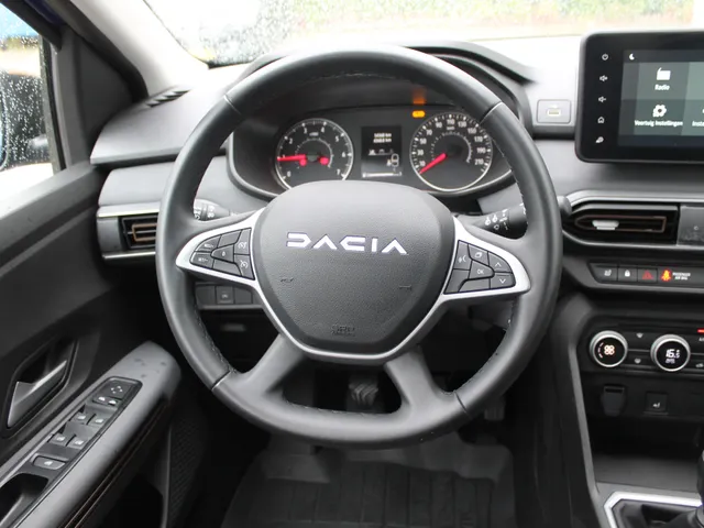 Dacia Sandero Stepway 1.0 TCe 100 PK ECO-G Extreme | Glazen schuifkanteldak | 4 seizoensbanden | Stoelverwarming voor | Pack assist | nog 2 jaar * fabrieksgarantie |