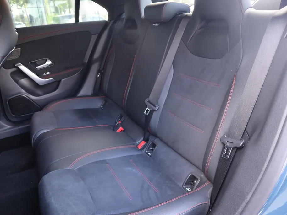 Mercedes-Benz CLA 250 e Premium Plus l Carplay l Privacy glass l Stoelverwarming
