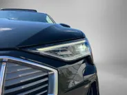 Audi e-tron Sportback 55 quattro S Line 95 kWh 300kW/408PK · Panoramadak · Trekhaak · Camera · Leder · Stoelverwarming · Drive select ·  Garantie t/m 18-10-2027 of 100000km.