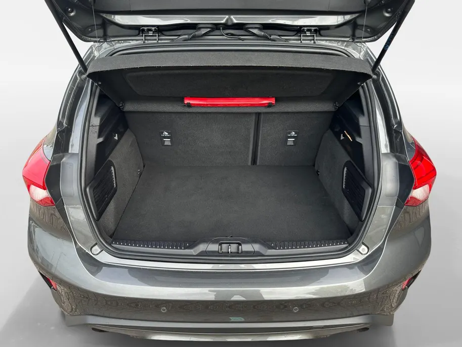 Ford Focus 2.3 EcoBoost ST-3 | 280 PK | Launch control | Recaro stoelen | 19' inch lichtmetalen velgen | Apple carplay & Android auto | Parkeersensor voor en achter | Achteruitrijcamera | Bang & Olufsen audio | Winter pack | Cruise control | Bovag garantie |