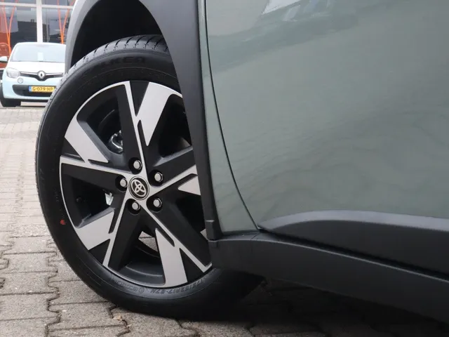 Toyota Aygo X Hybrid 115 pulse Bi-Tone | Easy Pack VERKOCHT