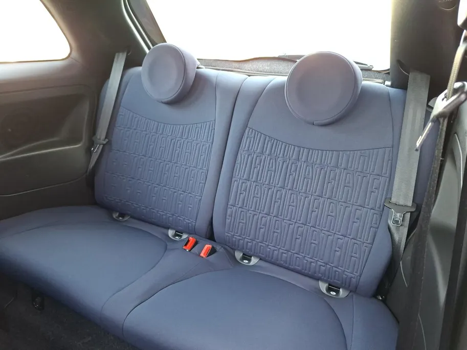 Fiat 500 Club | 1.0 Hybrid | Tech Pack | airco (automatisch) | Apple Carplay / Android Auto | Regensensor | 12 maanden Bovag garantie