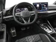 Volkswagen Golf 1.5 eTSI 150pk DSG R-Line · Apple/Android Car Play · Trekhaak ·  Camera + Parkeersensoren · Stoelverwarming · Garantie t/m 24-09-2030 of 100000km.