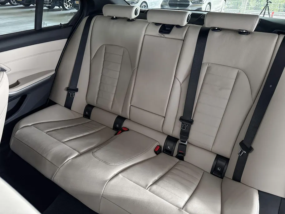 BMW 3 Serie Sedan 318i