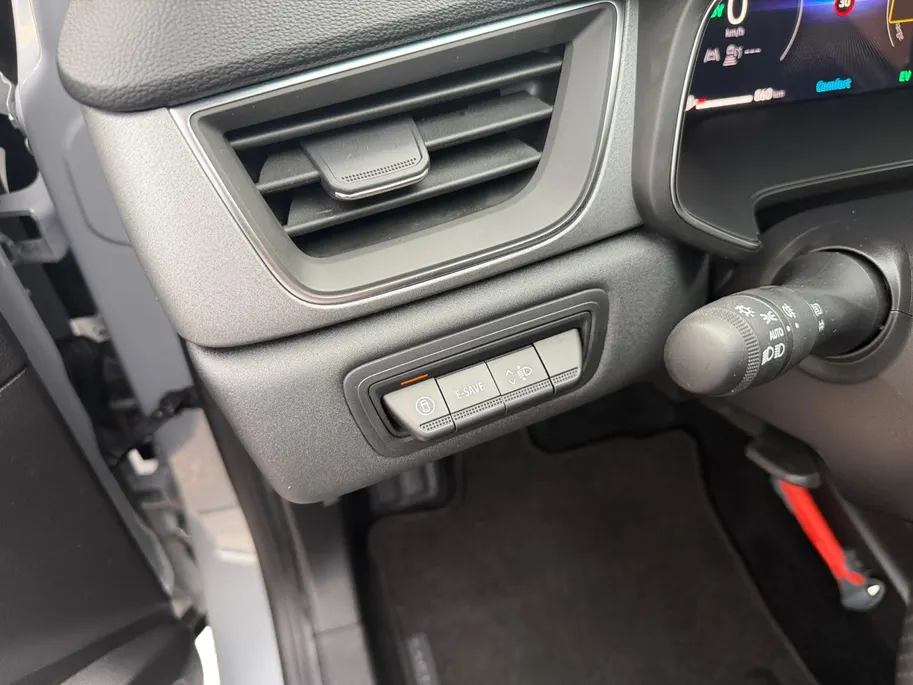 Renault Captur 1.6 E-Tech full hybrid 145 techno | Apple Carplay & Android Auto | Cruise & Climate Control | Camera | Parkeersensoren | LMV | Navigatie | 12 Maanden BOVAG Garantie