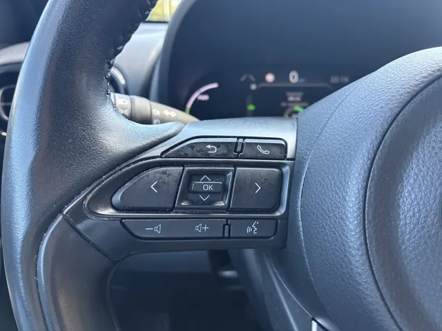 Toyota Yaris Cross 1.5 Hybrid Dynamic | Parkeersensoren V+A | Stuur en Stoelverwarm