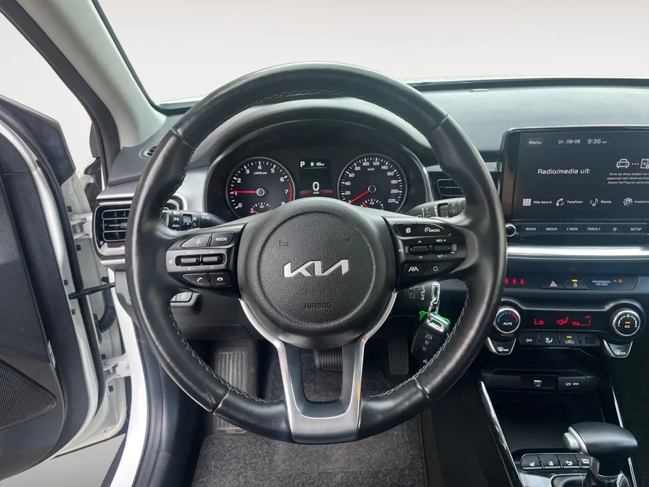 Kia Stonic 1.0i Turbo DynamicLine Automaat |  Two-tone lak | Apple Carplay / Android Auto | Airco |  Elektrische ramen | Camera | Parkeersensoren | Lichtmetalen velgen |