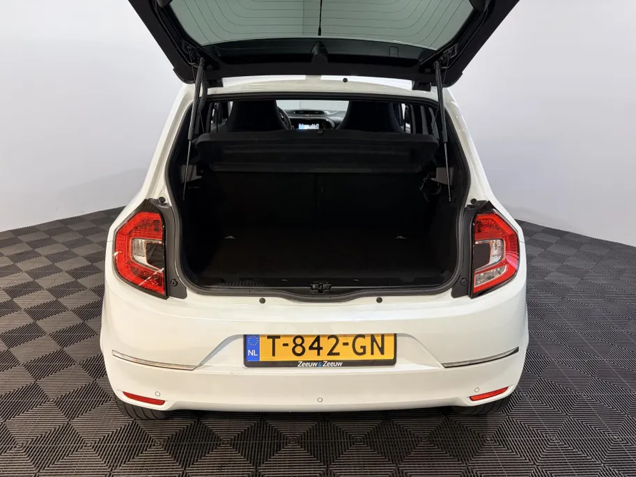 Renault Twingo Z.E. E-Tech Série Limitée Urban Night 22 kWh Automaat | SOH-Waarde 94% | Navigatie | Camera | Climate Control | Stoelverwarming | Lichtmetalen Velgen | Cruise Control | Parkeersensoren |