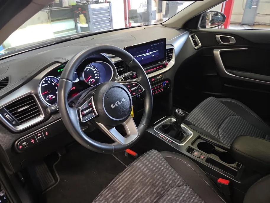Kia Ceed Sportswagon 1.0 T-GDi DynamicLine | All-season banden | BTW-auto | Achteruitrijcamera | Parkeersensoren voor- en achter | Navi | Apple/Android Carplay | Cruise & Climate control | NAP
