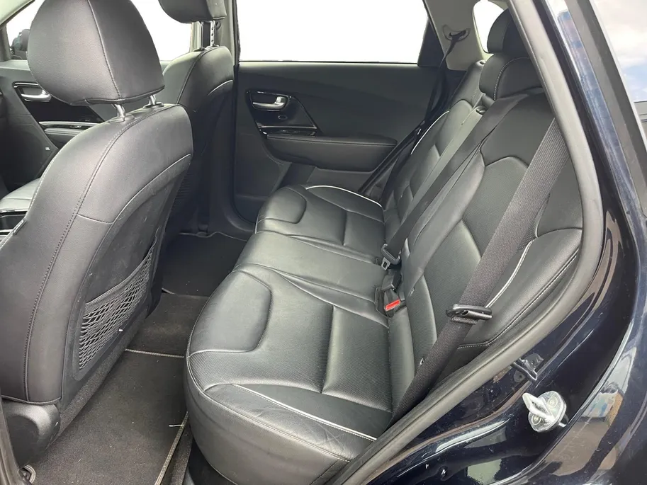 Kia e-Niro ExecutiveLine 64 kWh | Elektrische stoelverstelling | Stoelventilatie | JBL Audio systeem | Elektrisch schuifdak