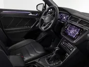 Volkswagen Tiguan 1.5 TSI 150pk DSG R-Line Business+ · Leder · Panoramadak · Apple/Android Car Play · Dodehoeksensor · Elek. Achterklep · 360 Camera · All-season banden · 19'' Inch · EXTRA INRUILKORTING ·