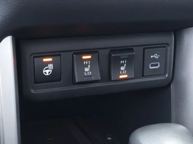 Toyota Corolla Cross Hybrid 140 Dynamic | Stoel/Stuur verwarm | All Season | Elek. kofferbakklep VERKOCHT
