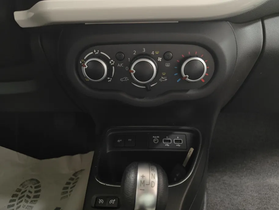 Renault Twingo 0.9 TCe Intens AUTOMAAT NAVI APPLE CARPLAY ANDROID AUTO LM VELGEN 5 DEURS ZEER LEUKE AUTO MET PAS 31000KM DEALER ONDERHOUDEN 1E EIGENAAR