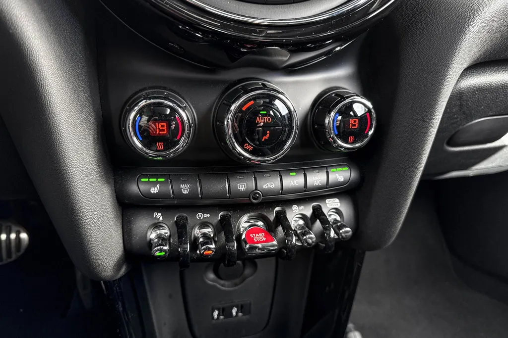 MINI Cooper 3-deurs Cooper 60 Years Edition