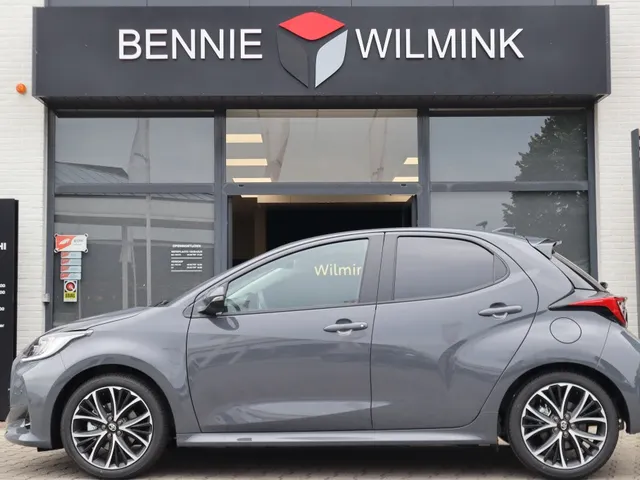 Toyota Yaris 1.5 Hybrid 115 Dynamic | V+A Parkeersensoren | Stoel & Stuur Ver