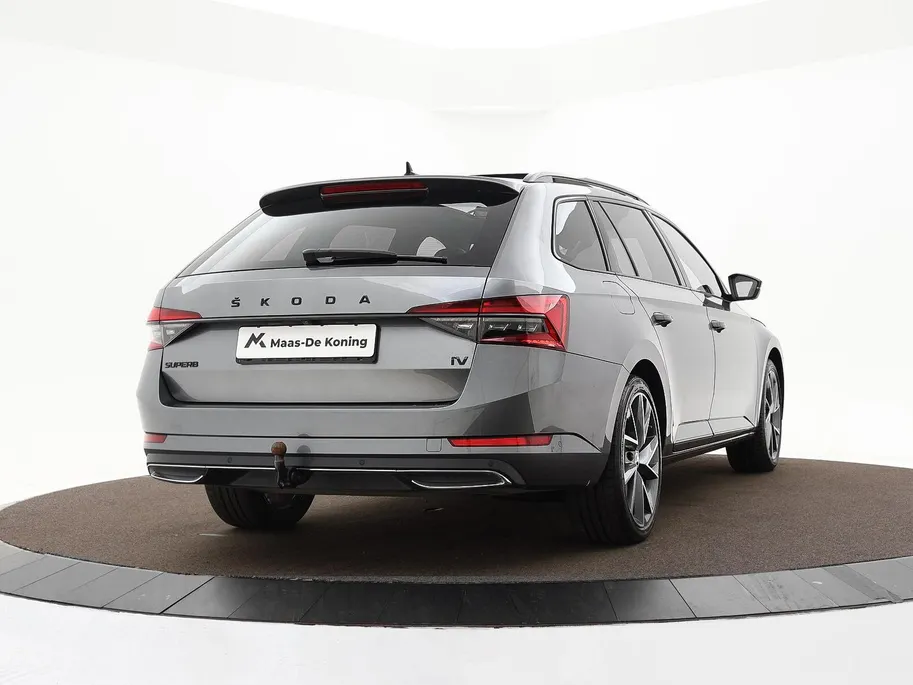 Škoda Superb Combi 1.4 TSI iV 218pk DSG Sportline Business · Panoramadak · 360 Camera · Inklap. Trekhaak · Matrix LED · Canton Audio · Elek. Stoelen + Geheugen ·