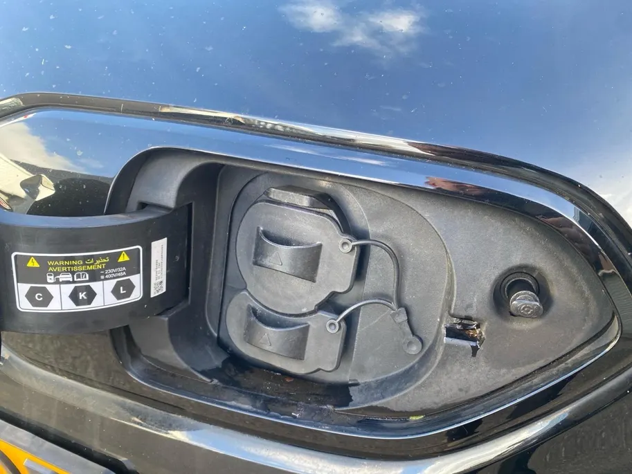 Kia e-Niro ExecutiveLine 64 kWh | Climate control | Leder | Stoel + stuurverwarming en ventilatie | Schuif/kanteldak | Navigatie | 17 inch LM-velgen | Keyless | SOH 97% |