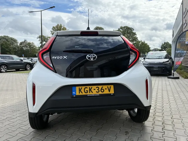 Toyota Aygo X 1.0 VVT-i first Edition | Stoelverwarming | Apple Car-Play