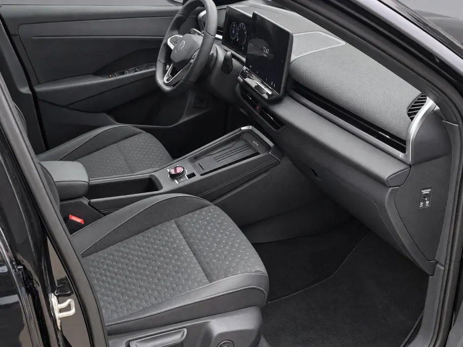Volkswagen T-Roc 1.5 eTSI 150pk DSG R-Line First Edition · Camera · Apple/Android Car Play · Elek. Achterklep · Matrix LED · Stoel-& Stuurverwarming · 18'' Inch ·