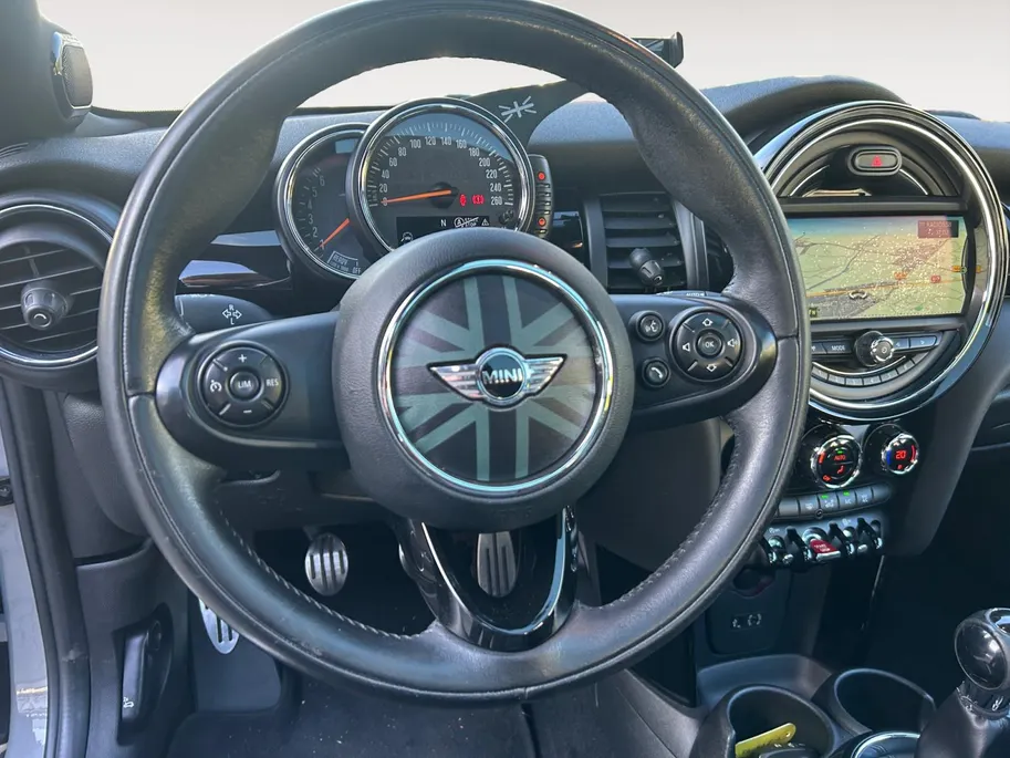 MINI 3-Deurs 1.5 Cooper , Chili Business Hele gave uitvoering! PRIJS RIJKLAAR incl. 12 Maanden garantie!