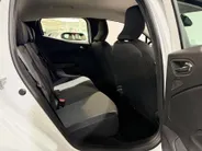 Renault Clio 90PK TCe GPF Evolution | DEMO | Navi | Camera | Apple CarPlay/Android Auto | Parkeersensoren | Airco | Licht & Regen Sensor | Cruise Control | Full LED | Digital Cockpit |
