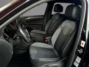Volkswagen Tiguan 1.4 TSI 245pk DSG eHybrid R-Line Business · Camera · Stuur- & Stoelverwarming · Dodehoeksensor · Parkeer Assistent · Elek. Achterklep · 19'Velgen ·