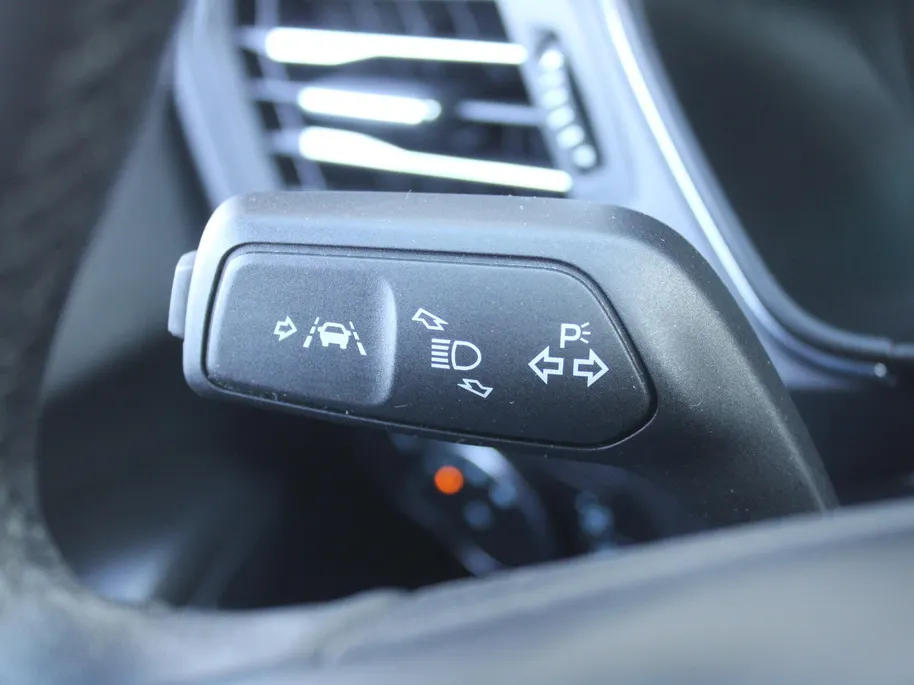Ford Focus 1.0 EcoBoost Active Business | Trekhaak | Panoramadak | Stuur-/stoel-/voorruitverwarming | Camera | Navi | 18' LM | LED | Cruise adapt. | B&O audio | Zeer nette auto!! |