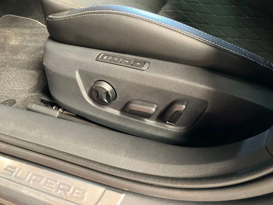 Škoda Superb 1.4PHEV 218PK Sportline DSG · Panoramadak · Trekhaak · Camera + Parkeersensoren · Stoelverwarming  voor & achter ·