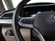 Volkswagen Multivan 1.4 218pk DSG eHybrid L2H1 Life Business · Glazen dak · Trekhaak · Camera · Elek. Schuifdeuren · Apple/Android Car Play · 7 Persoons · 18'' Inch · Garantie t/m 02-06-2028 of 100.000km