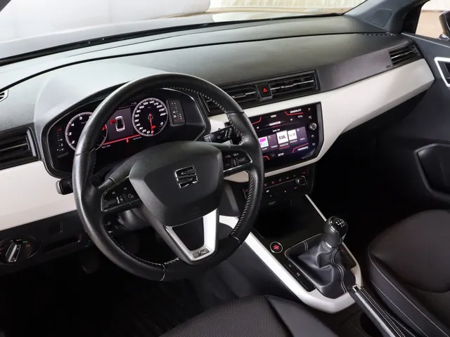 SEAT Arona 1.0 TSI Xcellence Business Intense | Stoelverwarming | Camera
