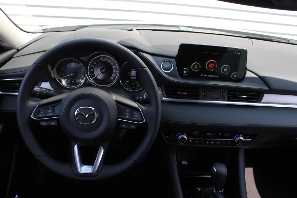 Mazda 6 Sportbreak 2.0 SkyActiv-G 6AT 165PK Centre-Line | BTW Auto | Navi | 17' LM | 360° Camera | Cruise | Head-up display | Automaat |