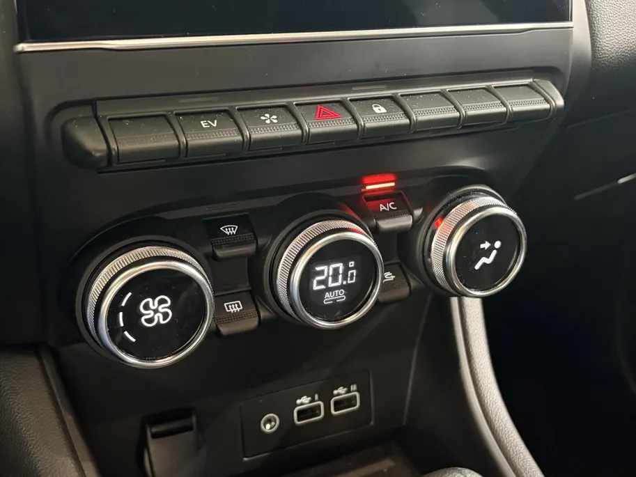 Renault Captur 145PK E-Tech Hybrid Intens Automaat | Camera | Parkeersensoren | Apple Carplay/Android Auto | Navigatie | Climate Control | Cruise Control | Lichtmetalen Velgen | Licht & Regensensor |