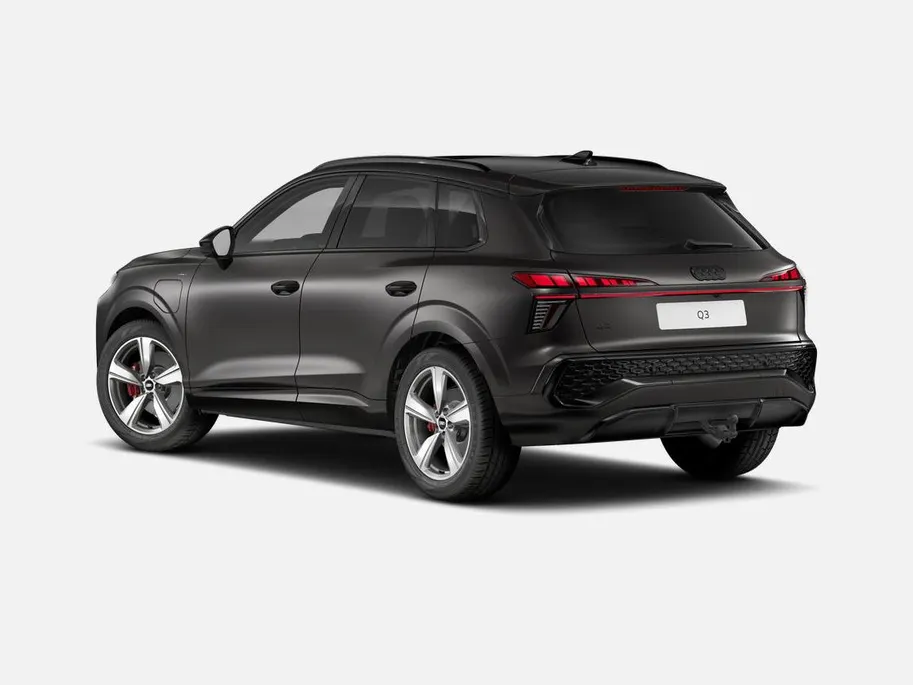 Audi Q3 1.5 200kW e-hybrid S edition 272 PK · Tech pro · Trekhaak elek. wegklapbaar · Glazen panoramadak
