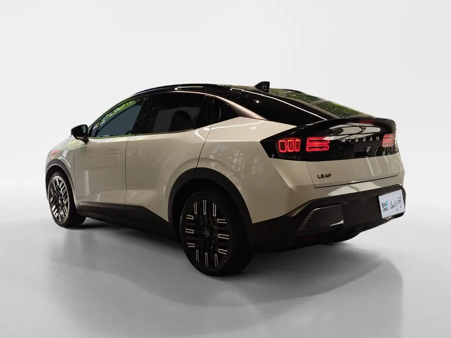 Nissan Leaf Evolve 52 kWh | NISSAN MORE 10 JAAR GARANTIE | 451 KM WLTP | 2500 EURO INRUILPREMIE | SNEL RIJDEN | BOSE | RONDOM CAMERA | CARPLAY |