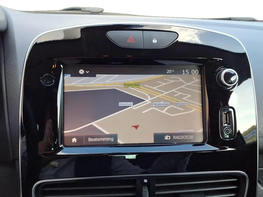 Renault Clio 0.9 TCe Limited navi , airco , trekhaak , lm velgen , parkeersensor , tel , usb .