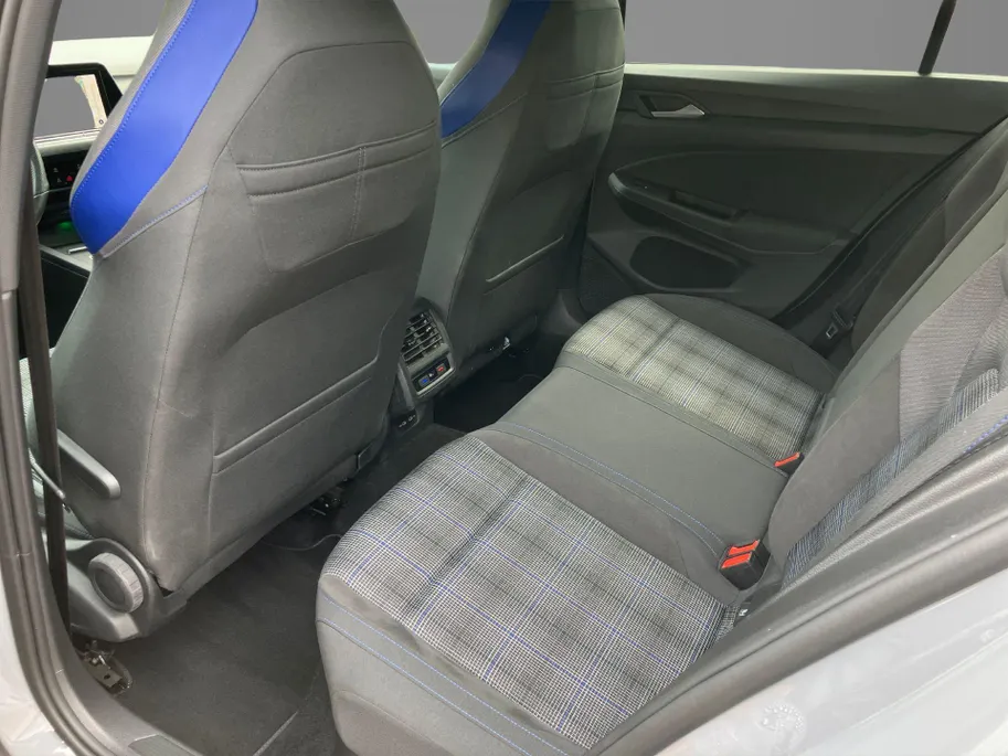 Volkswagen Golf 1.4 eHybrid 245pk GTE · Navigatie · Camera + Parkeersensoren · Stoel- & stuurverwarming · Apple/Android Car Play · Trekhaak ·