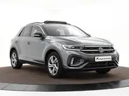 Volkswagen T-Roc 1.5TSI/150PK R-Line Business+ · Panoramadak · Trekhaak · Camera · Apple/Android Car Play · Navigatie · Stoelverwarming · Garantie t/m 09-10-2027 of 100000km.