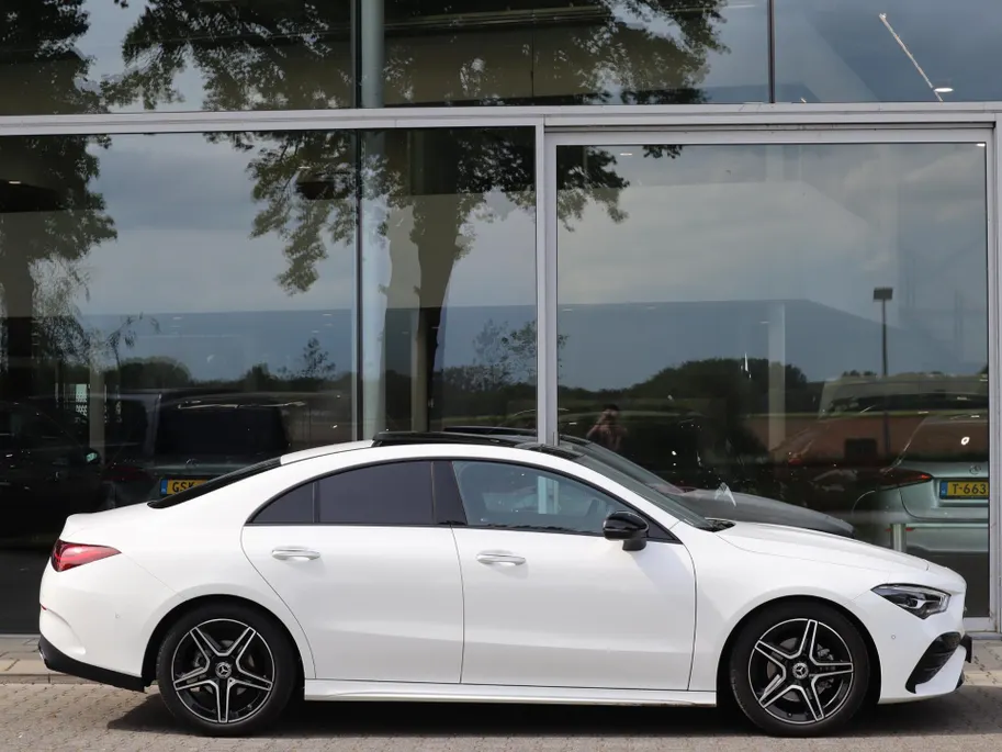 Mercedes-Benz CLA 180 Business Solution AMG l Trekhaak l Panoramadak l stoelverwarming